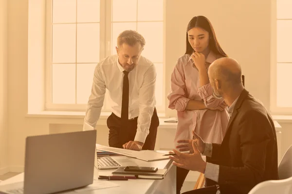 5 Hidden Costs of Legacy Systems + Benefits of Oracle Applications